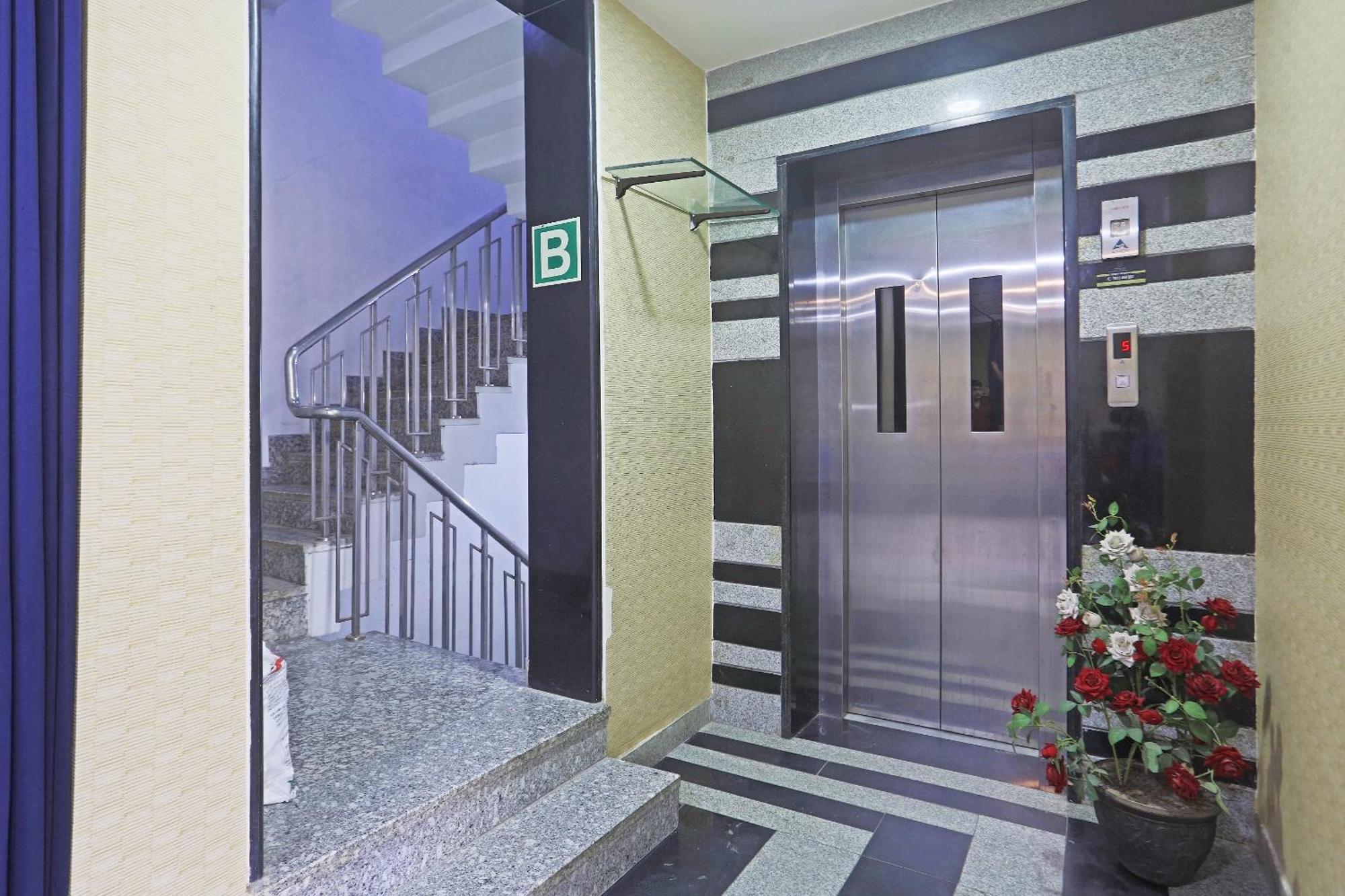 Hotel Aerostar Gold - Opposite Max Healthcare دلهي المظهر الخارجي الصورة