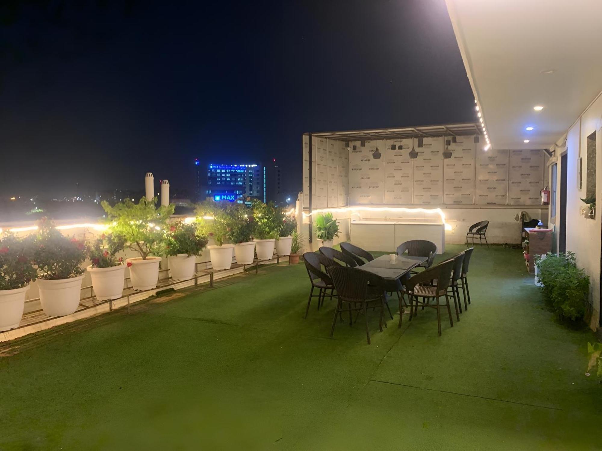 Hotel Aerostar Gold - Opposite Max Healthcare دلهي المظهر الخارجي الصورة
