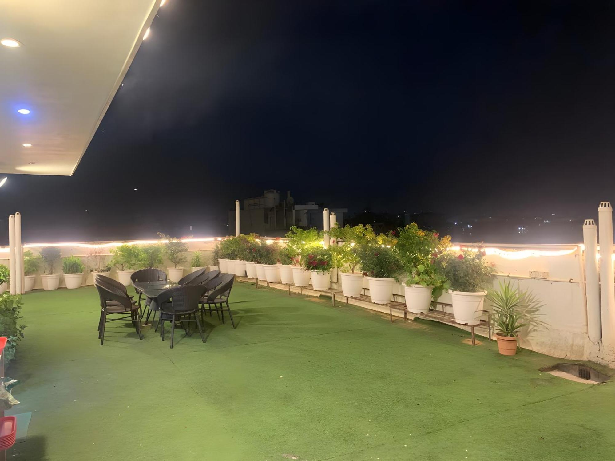 Hotel Aerostar Gold - Opposite Max Healthcare دلهي المظهر الخارجي الصورة