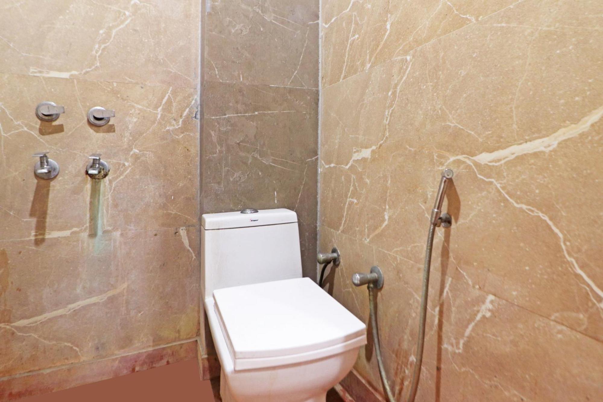 Hotel Aerostar Gold - Opposite Max Healthcare دلهي المظهر الخارجي الصورة