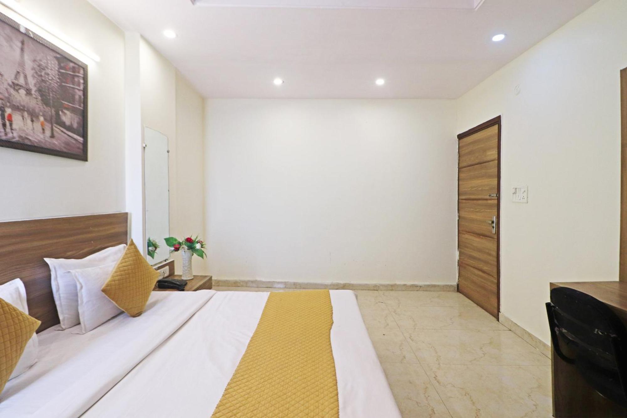Hotel Aerostar Gold - Opposite Max Healthcare دلهي المظهر الخارجي الصورة