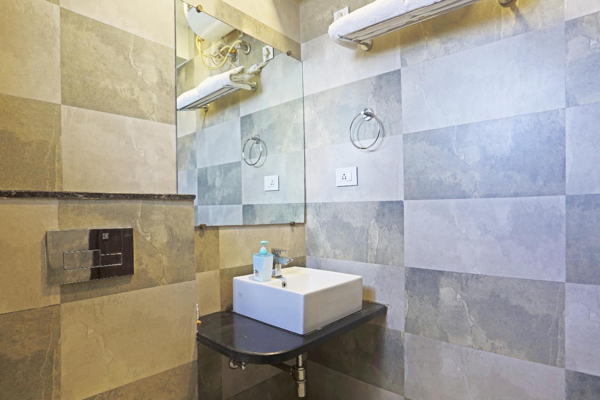 Hotel Aerostar Gold - Opposite Max Healthcare دلهي المظهر الخارجي الصورة
